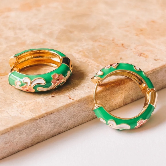 Cute Floral colorful green enamel & gold hoops 🍀🌸💚🦩✨ - Picture 3 of 4